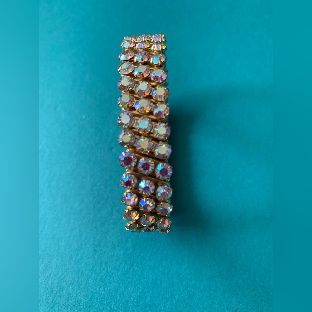 Gold tone vintage crystal expansion bracelet